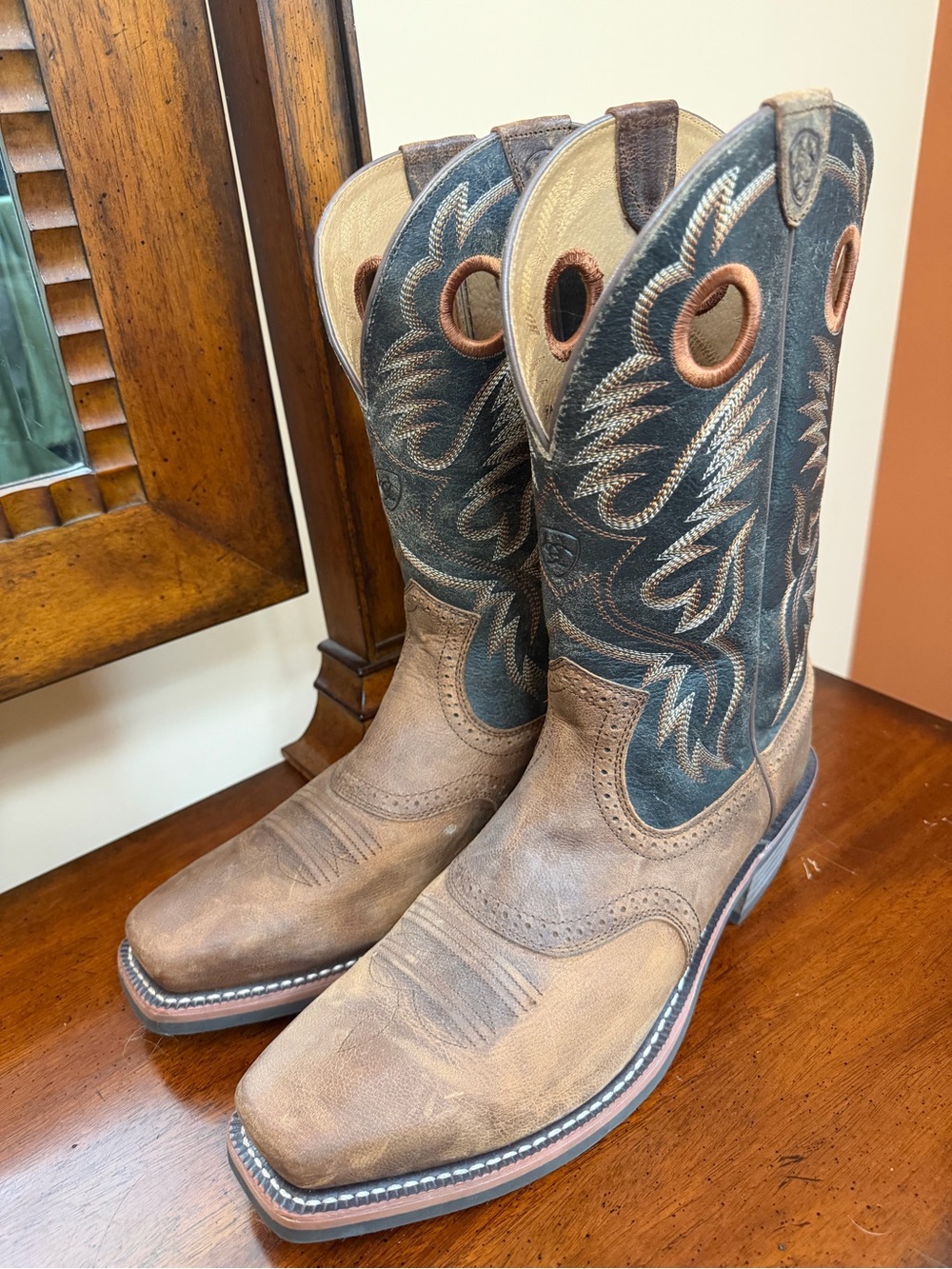 Men's Ariat Brown Western Pull-On Cowboy Boots- worn once